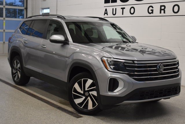 Used 2025 Volkswagen Atlas SE AWD/4WD image 1