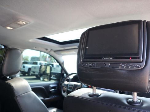 Used 2017 GMC Sierra 2500 Denali w/ Duramax Plus Package image 13