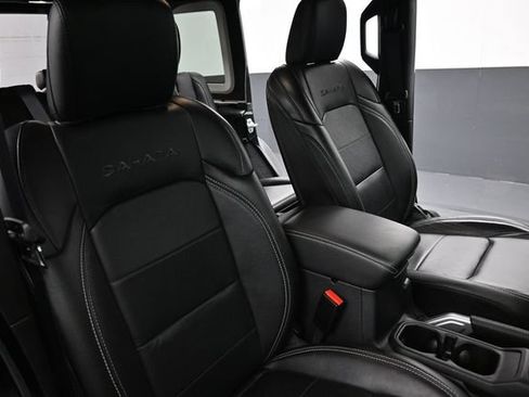 Used 2022 Jeep Wrangler Unlimited Sahara w/ Cold Weather Group AWD/4WD image 18
