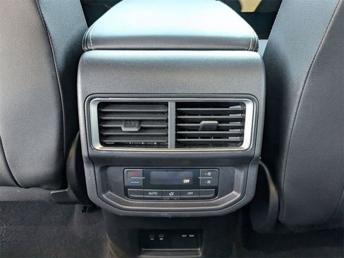 Used 2025 Volkswagen Atlas SE image 29