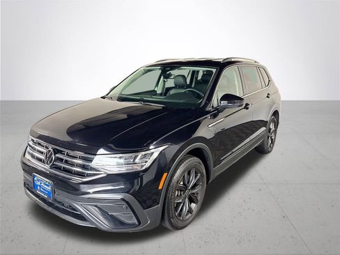 Used 2022 Volkswagen Tiguan SE image 2
