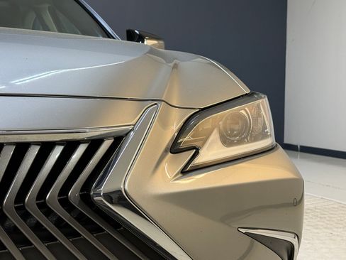 Used 2020 Lexus ES 300h w/ Premium Package image 11