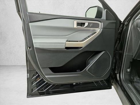 Used 2021 Ford Explorer XLT w/ Equipment Group 202A RWD image 13