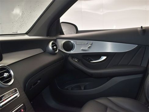 Used 2022 Mercedes-Benz GLC 300 image 23