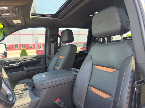 Used 2024 GMC Sierra 2500 AT4 w/ Technology Package AWD/4WD image 13