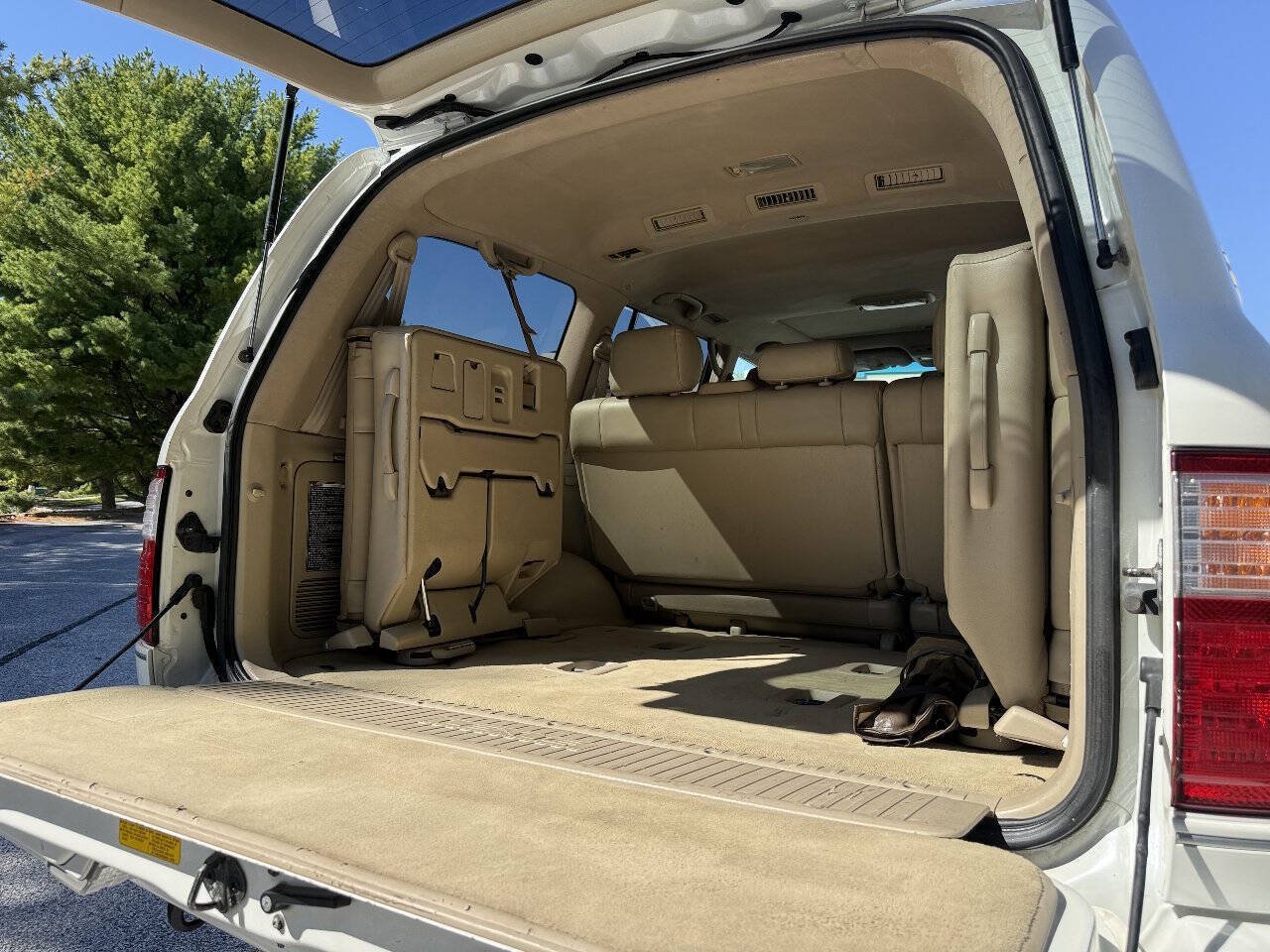 Used 2005 Lexus LX 470 4WD w/ Preferred Accessory Pkg image 72