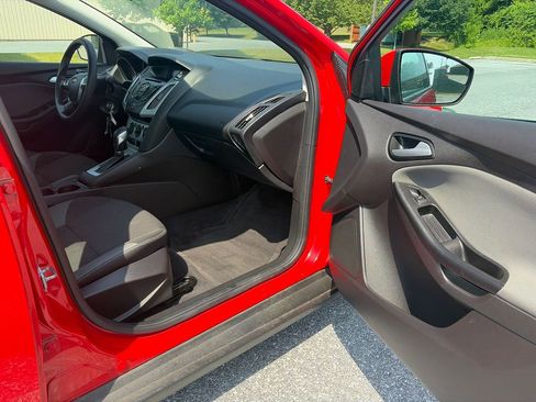 Used 2014 Ford Focus SE FWD image 13