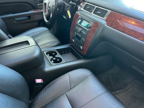 Used 2013 Chevrolet Tahoe LT RWD image 17