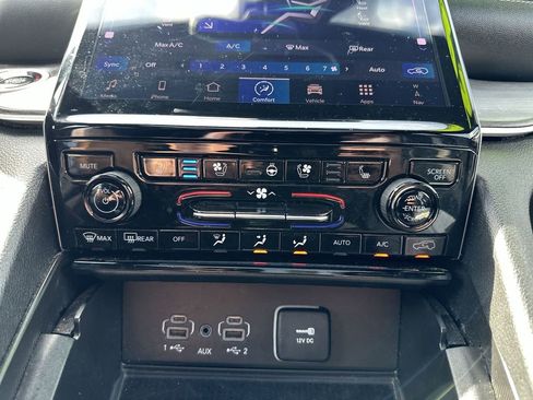 Used 2024 Jeep Grand Cherokee L Limited w/ Luxury Tech Group II image 30