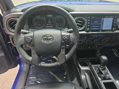 Used 2023 Toyota Tacoma TRD Off-Road w/ TRD Premium Off Road Package AWD/4WD image 15