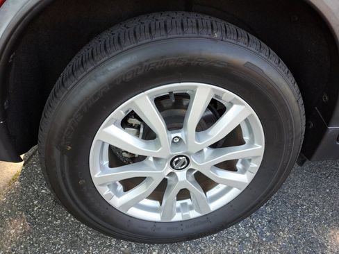 Used 2017 Nissan Rogue SV AWD/4WD image 21