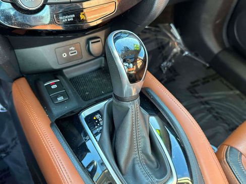 Used 2019 Nissan Rogue SL w/ Premium Package image 30