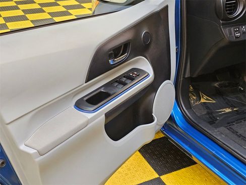 Used 2013 Toyota Prius C Two image 22