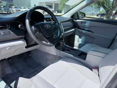 Used 2016 Toyota Camry LE FWD image 11
