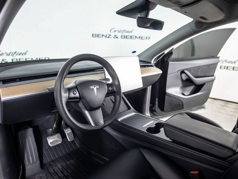 Used 2021 Tesla Model Y Long Range AWD/4WD image 20