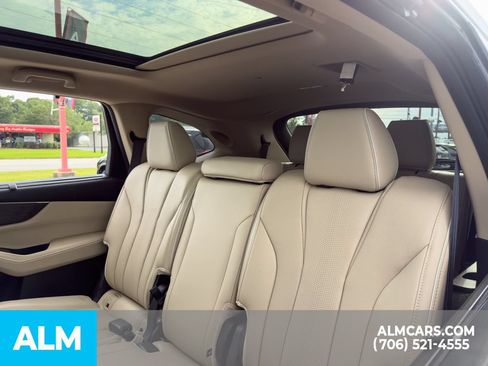 Used 2024 Acura MDX SH-AWD w/ Advance Package image 9