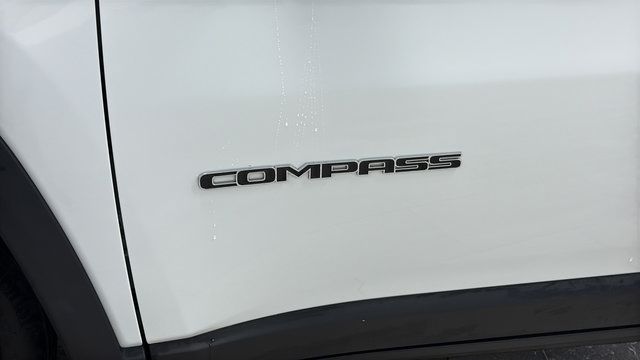 Certified 2025 Jeep Compass Limited AWD/4WD image 36