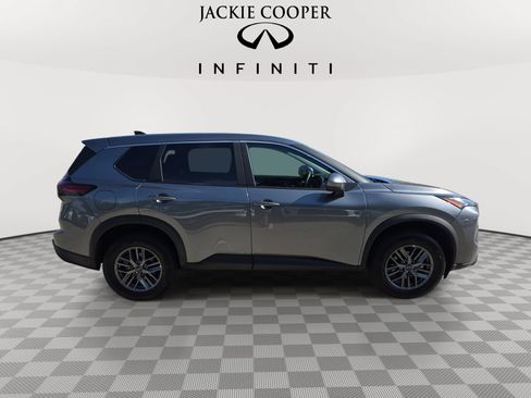 Used 2026 Nissan Rogue SV AWD/4WD image 4