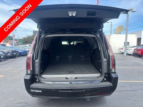 Used 2020 Cadillac Escalade ESV Luxury RWD image 9
