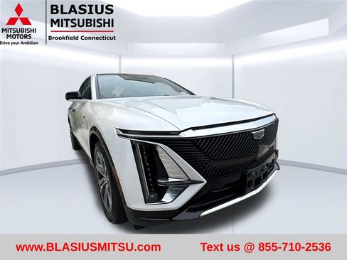 Used 2024 Cadillac Lyriq Luxury AWD/4WD image 5