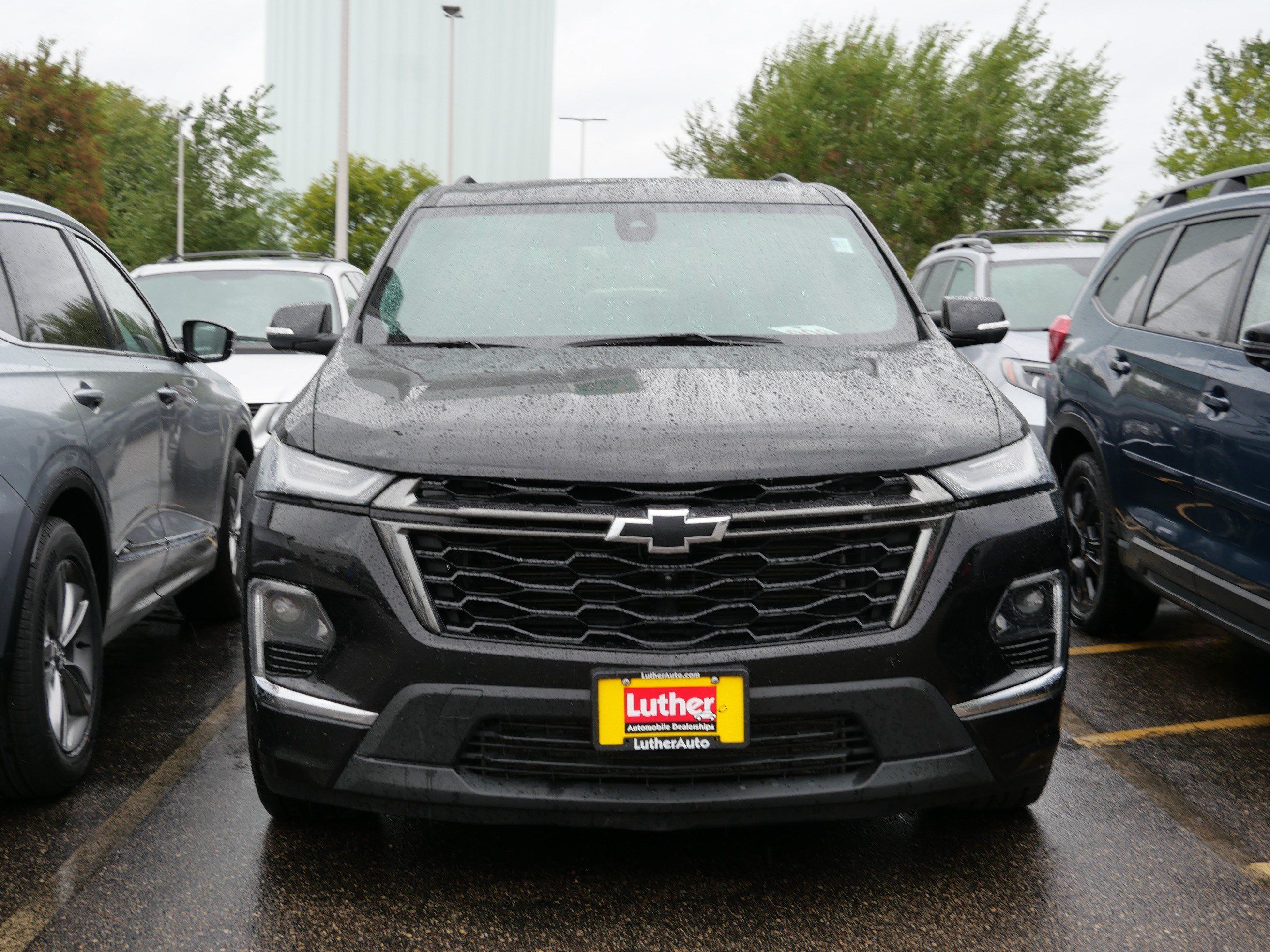 Used 2023 Chevrolet Traverse Premier w/ Redline Edition AWD/4WD image 2