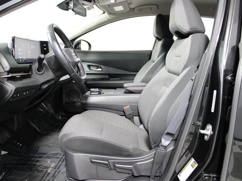 Used 2024 Nissan Ariya FWD image 9