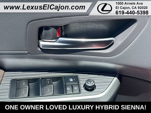 Used 2021 Toyota Sienna XSE w/ XSE Plus Package FWD image 28