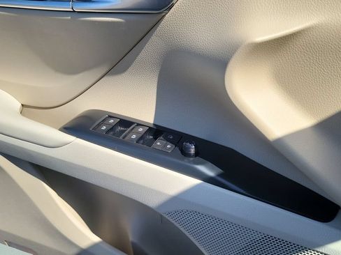 Used 2019 Toyota Camry LE FWD image 17