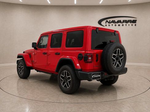 Used 2025 Jeep Wrangler Unlimited Sahara AWD/4WD image 5