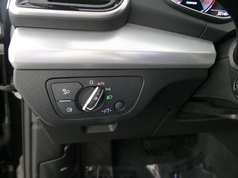 Used 2025 Audi Q5 2.0T Premium AWD/4WD image 13