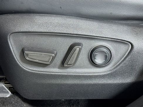 Used 2021 Toyota Highlander XLE AWD/4WD image 17