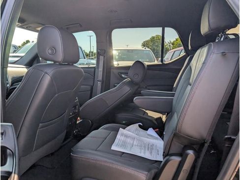 Used 2023 Chevrolet Traverse RS image 10