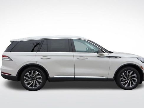 New 2025 Lincoln Aviator 2WD w/ Equipment Group 101A image 2