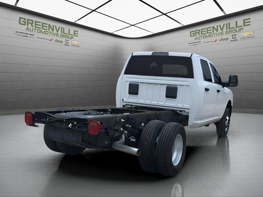 New 2024 RAM 3500 Tradesman w/ Convenience Group AWD/4WD image 6