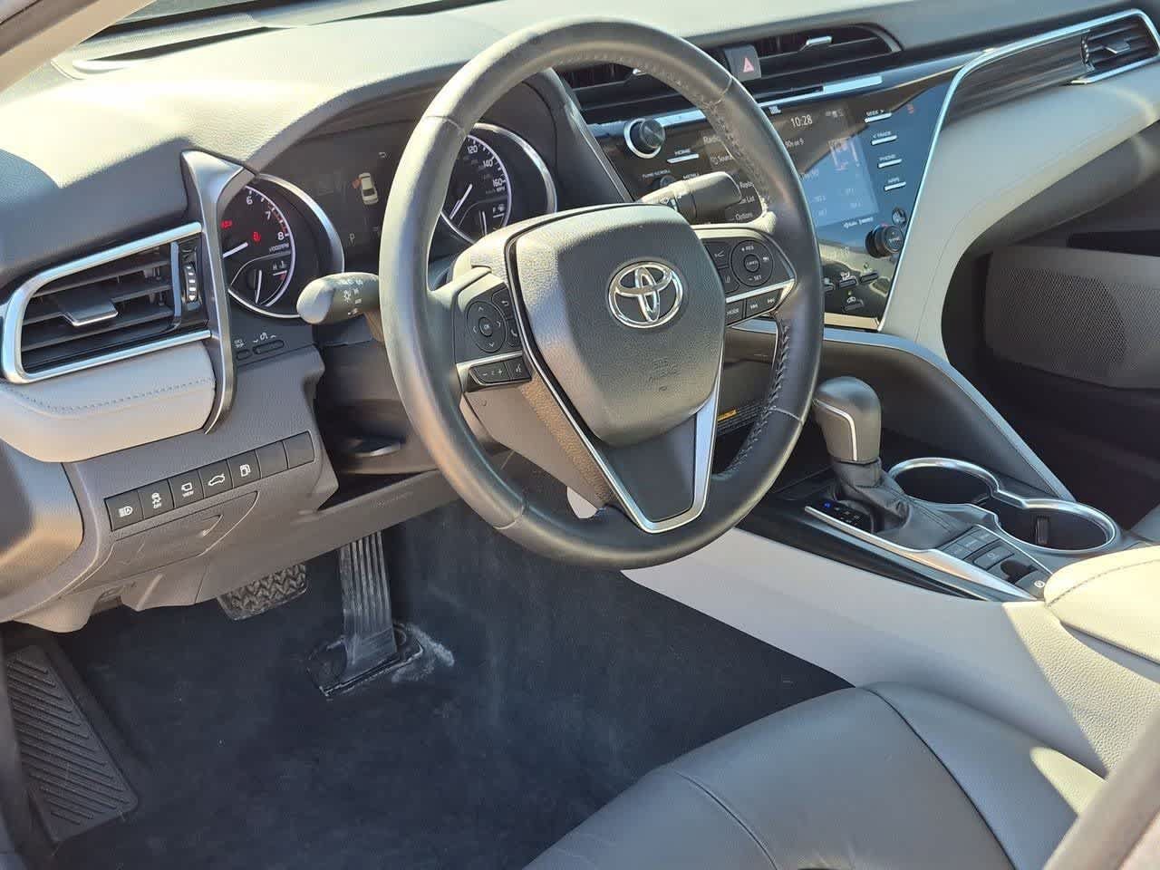 Used 2018 Toyota Camry XLE w/ Driver Assist Package FWD image 2