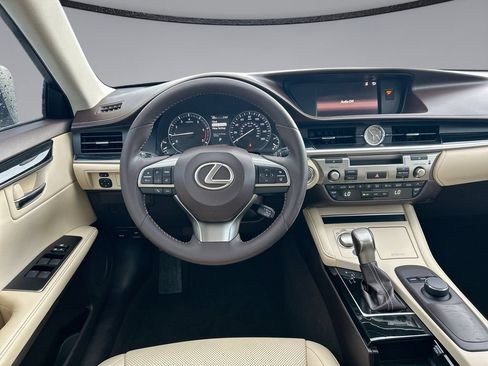 Used 2016 Lexus ES 350 w/ Accessory Package FWD image 19