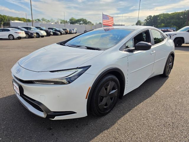 Used 2024 Toyota Prius Prime FWD image 3