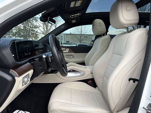 Used 2025 Mercedes-Benz GLS 450 4MATIC image 11