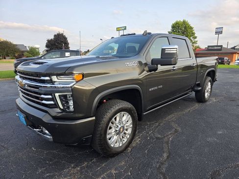 Used 2022 Chevrolet Silverado 2500 High Country w/ Z71 Off-Road Package AWD/4WD image 3