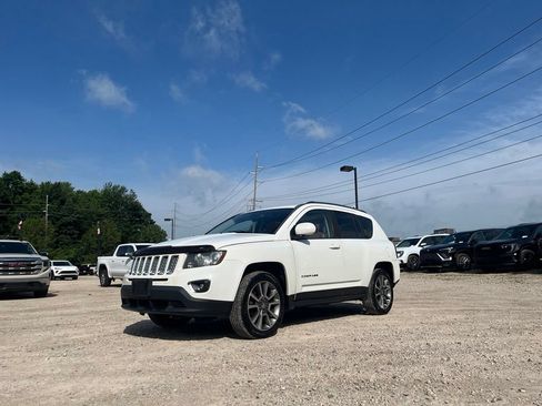 Used 2014 Jeep Compass Limited w/ Sun/Sound Group AWD/4WD image 2
