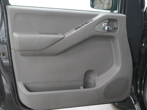 Used 2012 Nissan Frontier SV AWD/4WD image 18