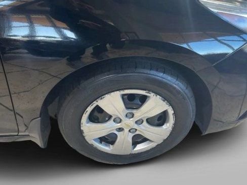 Used 2017 Chevrolet Cruze LS image 22