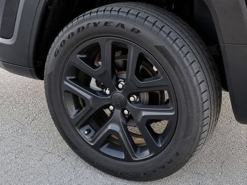 Used 2023 Jeep Renegade Altitude w/ Sun/Sound Group AWD/4WD image 11