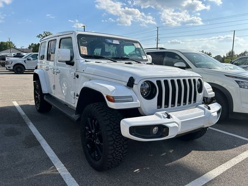 Used 2022 Jeep Wrangler Unlimited Sahara AWD/4WD image 2