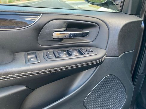 Used 2018 Dodge Grand Caravan SE FWD image 27