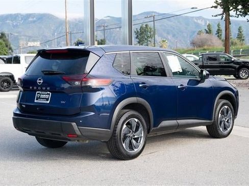 Used 2024 Nissan Rogue SV image 4