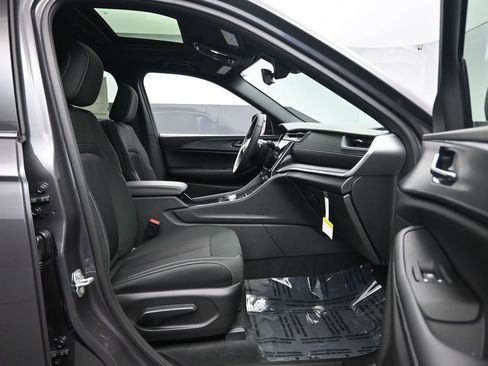 New 2026 Jeep Grand Cherokee L Laredo image 32