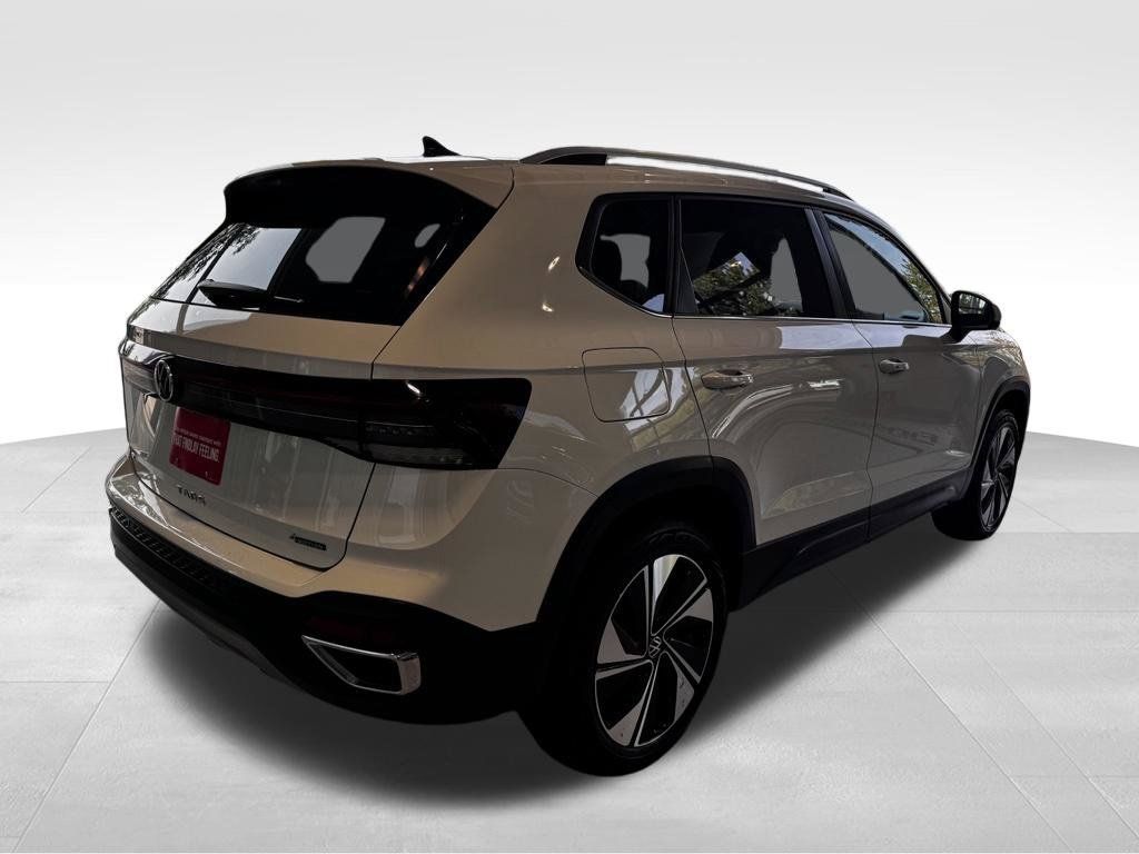 Used 2025 Volkswagen Taos SE AWD/4WD image 6