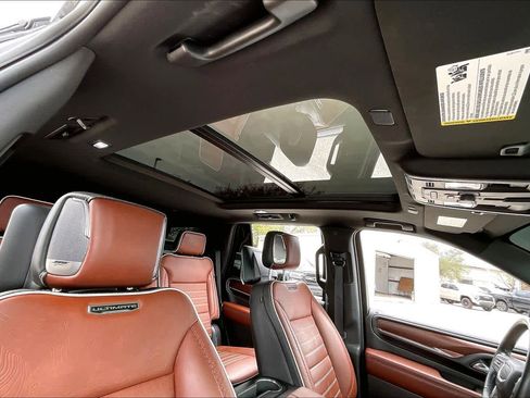 Used 2023 GMC Yukon Denali Ultimate image 12