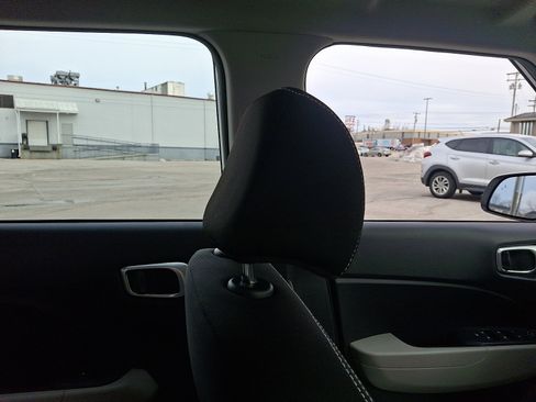 Certified 2025 Hyundai Venue SEL image 13